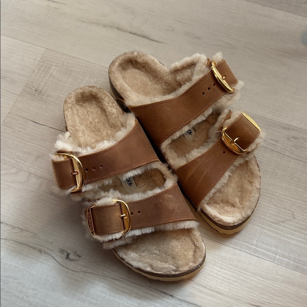 NWOB Birkenstock Tan Shearling Sandals with Gold Buckles